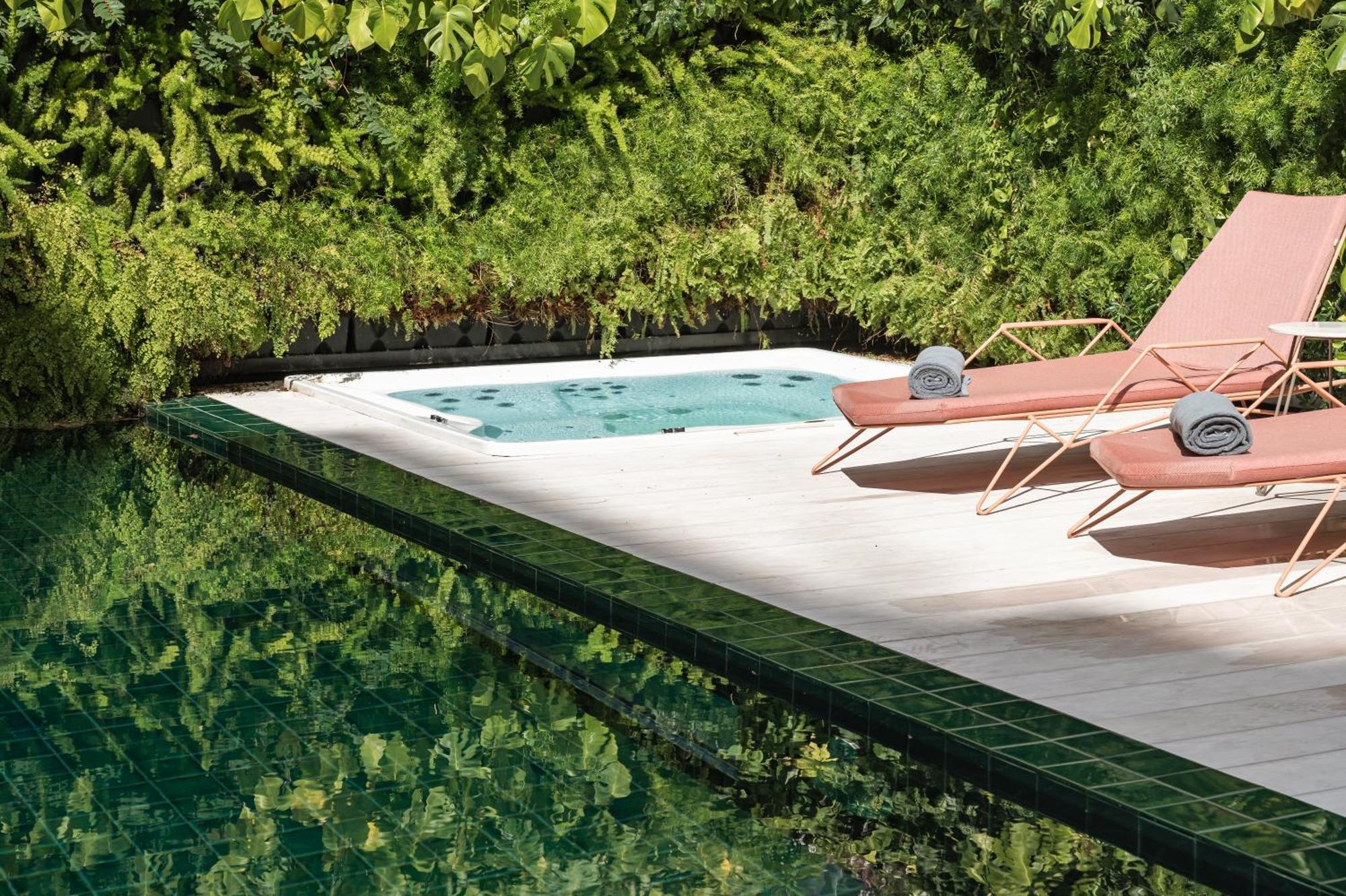 Luster Hotel 4*